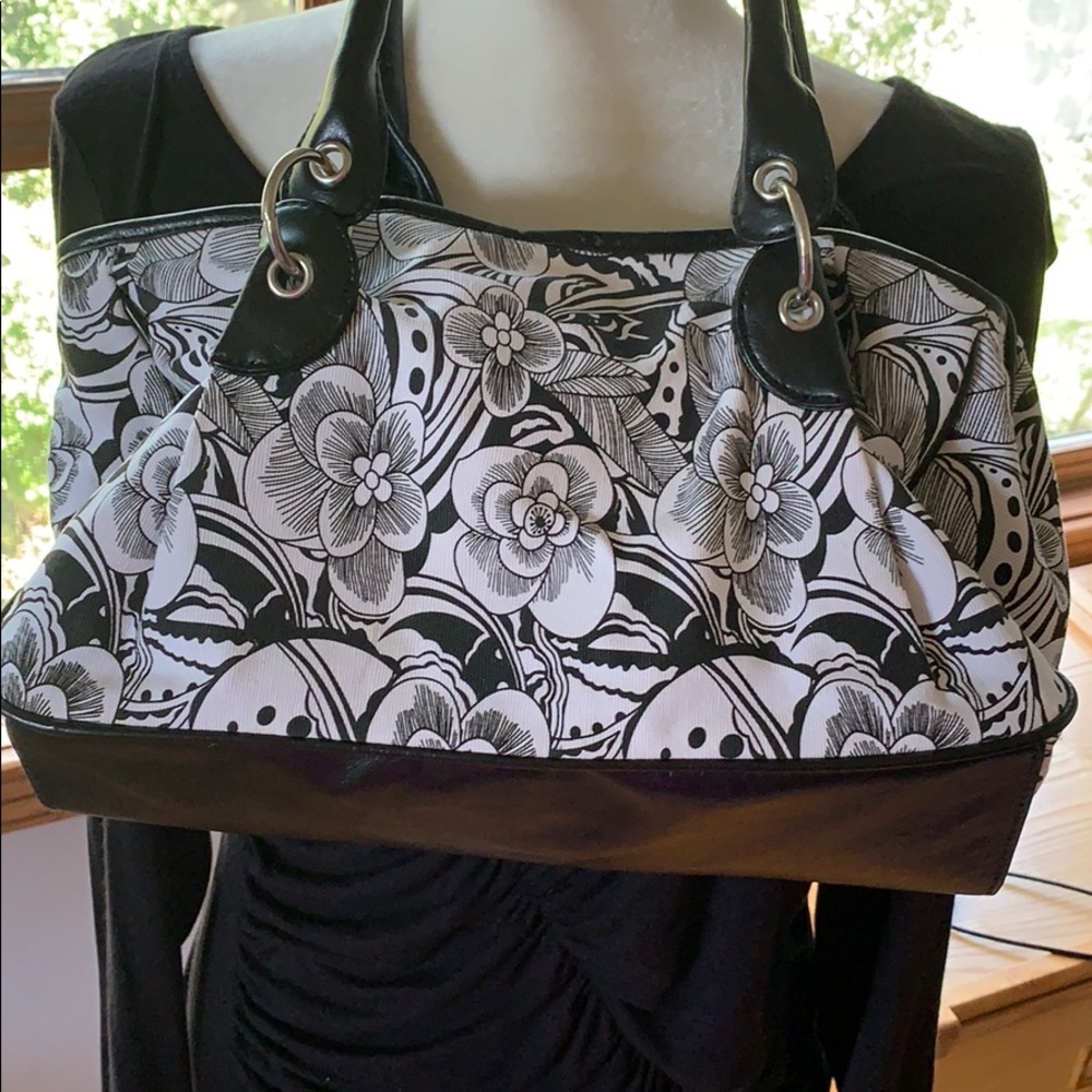 Black/white purse